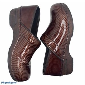 Dansko XP Slip Resistant Leather Clogs Nursing 40